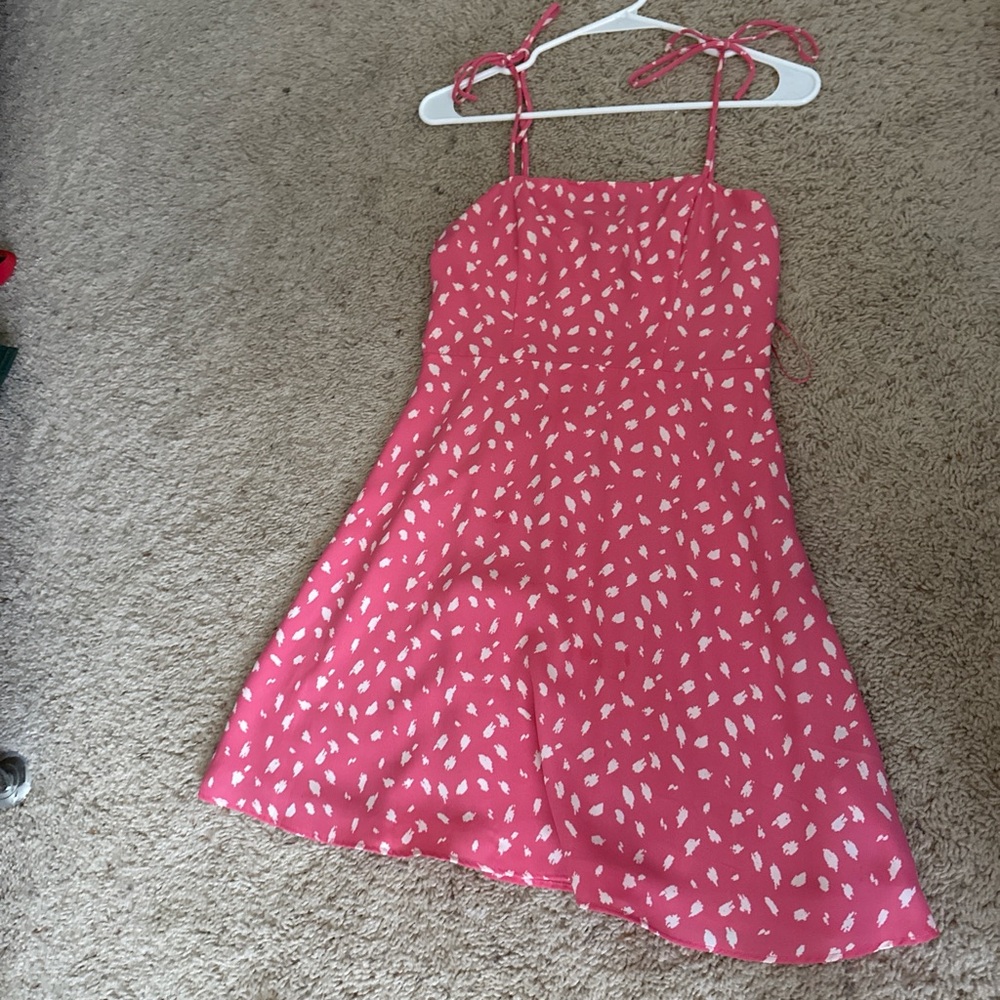 Super cute flowy pink dress